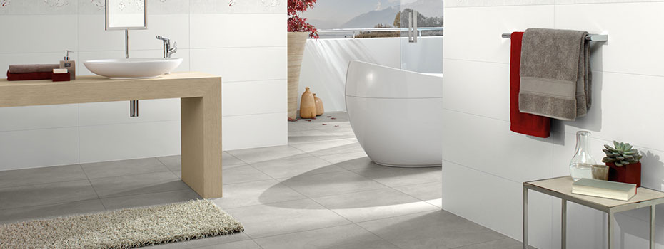 Moderne Fliesenwand mit Gold